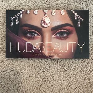 Huda Eyeshadow Palette